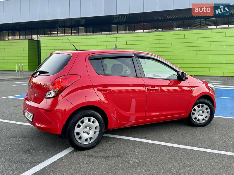 Хэтчбек Hyundai i20 2014 в Киеве фото 14 Хэтчбек Hyundai i20 2014 в Киеве