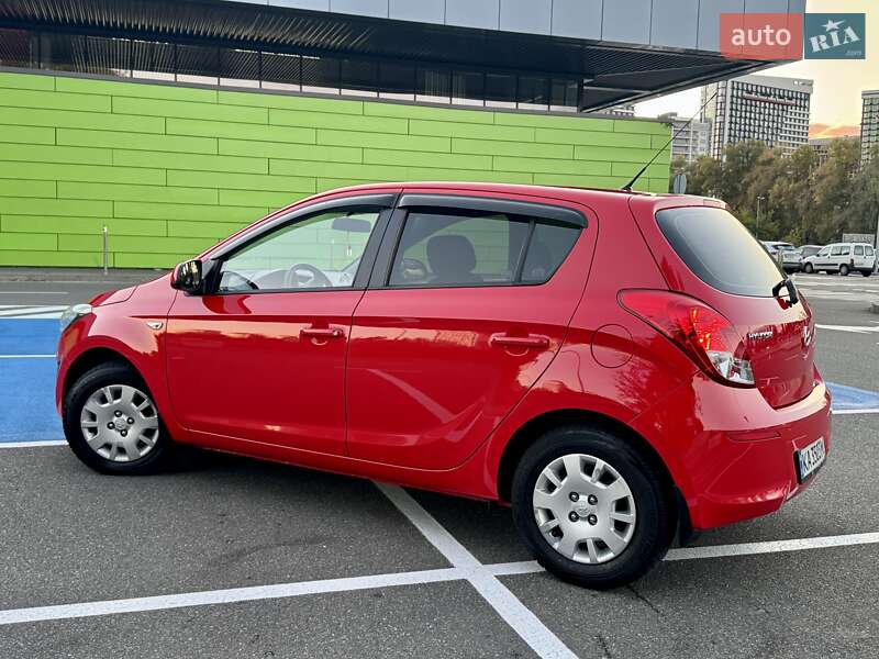 Хэтчбек Hyundai i20 2014 в Киеве фото 19 Хэтчбек Hyundai i20 2014 в Киеве