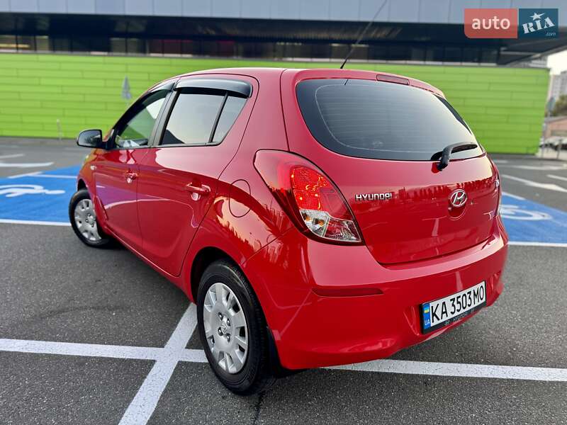 Хэтчбек Hyundai i20 2014 в Киеве фото 24 Хэтчбек Hyundai i20 2014 в Киеве