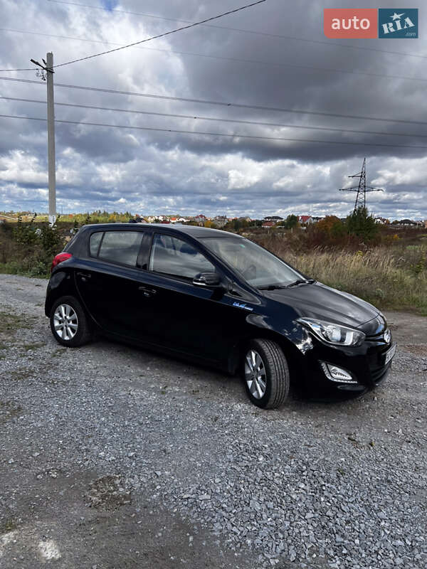 Хэтчбек Hyundai i20 2013 в Ровно