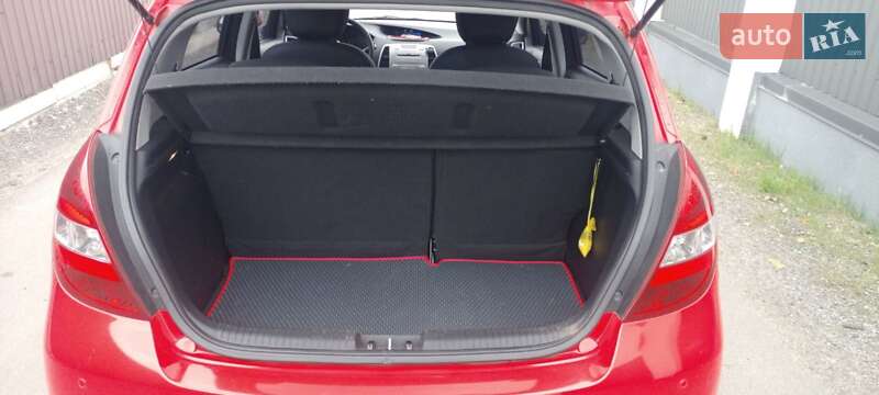 Хетчбек Hyundai i20 2011 в Києві фото 3 Хетчбек Hyundai i20 2011 в Києві