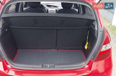 Хэтчбек Hyundai i20 2011 в 