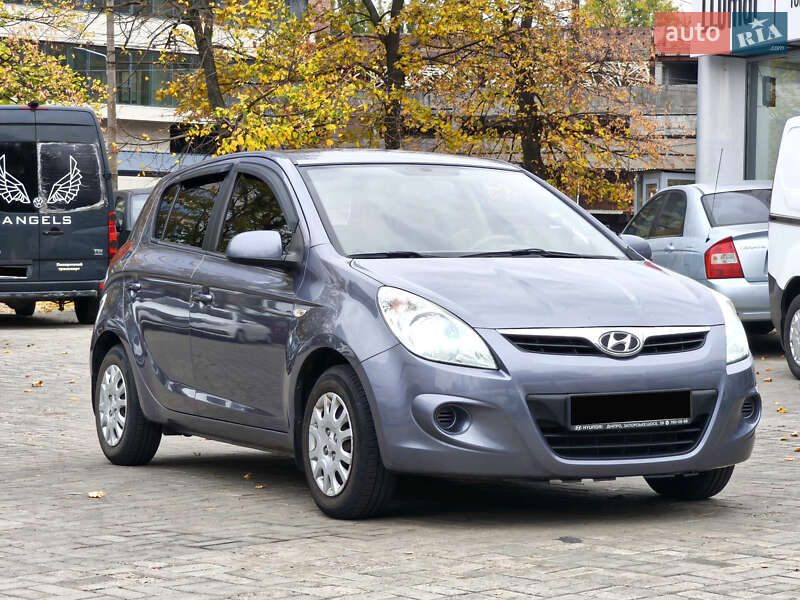 Хэтчбек Hyundai i20 2012 в Днепре