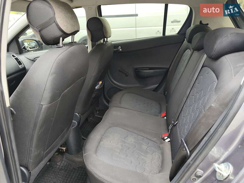 Хэтчбек Hyundai i20 2012 в Днепре