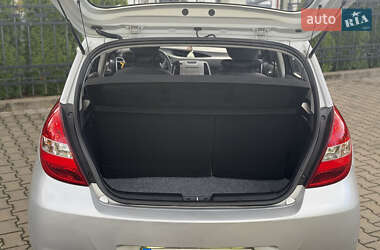 Хэтчбек Hyundai i20 2011 в 