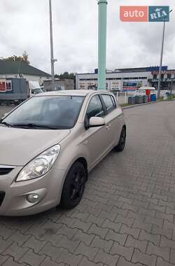 Хетчбек Hyundai i20 2012 в 