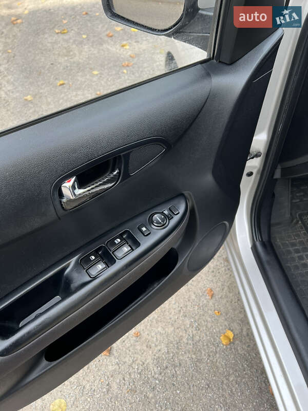 Хэтчбек Hyundai i20 2011 в Кременчуге фото 11 Хэтчбек Hyundai i20 2011 в Кременчуге