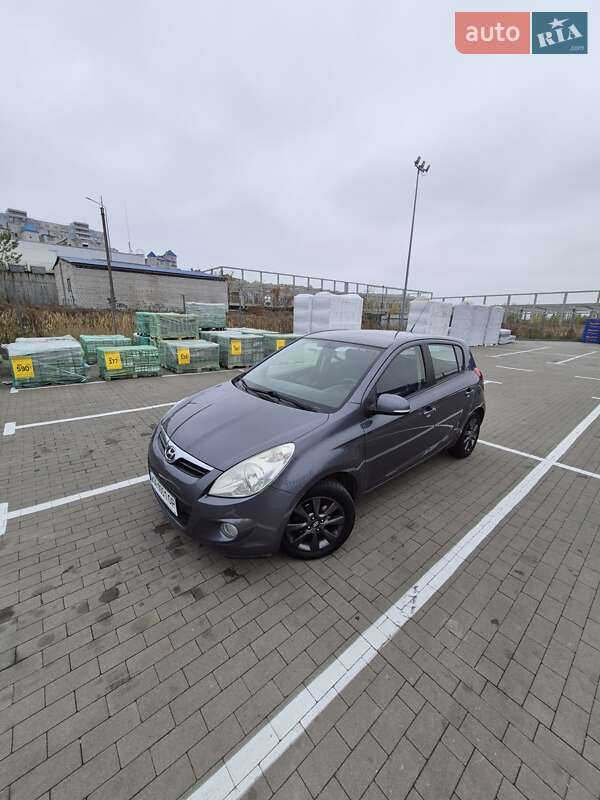 Хетчбек Hyundai i20 2011 в 