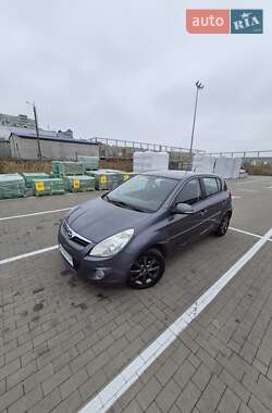 Хетчбек Hyundai i20 2011 в 
