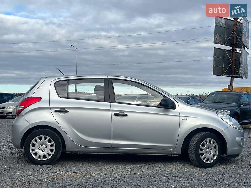 Хэтчбек Hyundai i20 2011 в Львове