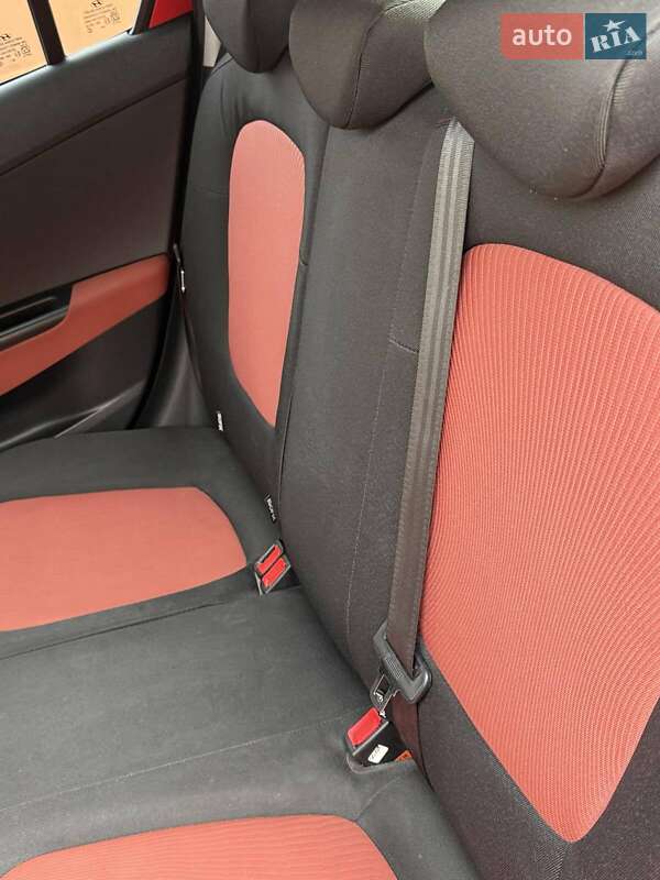 Хэтчбек Hyundai i20 2014 в Киеве