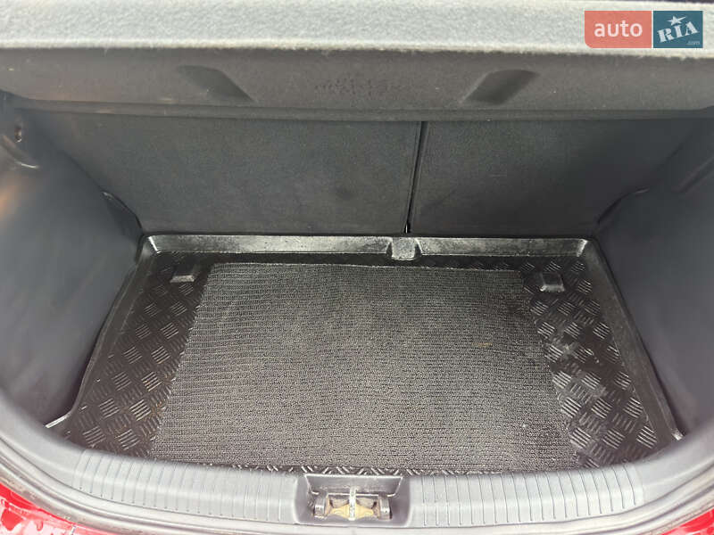 Хетчбек Hyundai i20 2012 в Києві фото 34 Хетчбек Hyundai i20 2012 в Києві