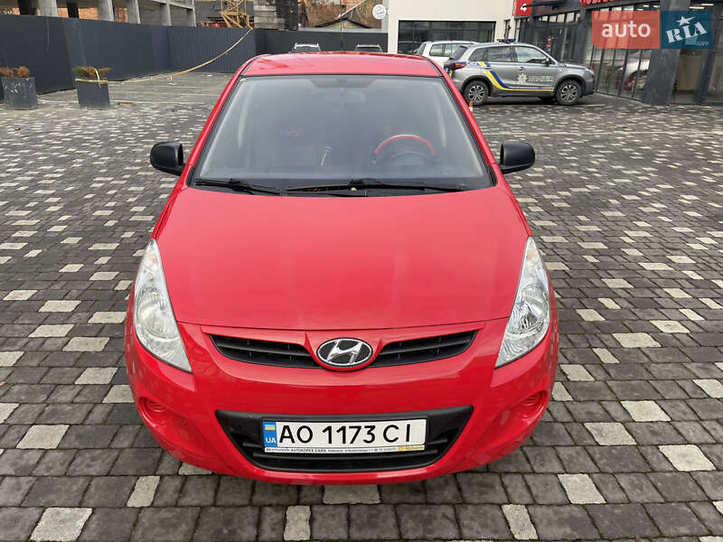 Хэтчбек Hyundai i20 2011 в Мукачево