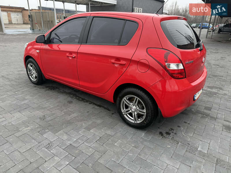 Хэтчбек Hyundai i20 2011 в Лубнах