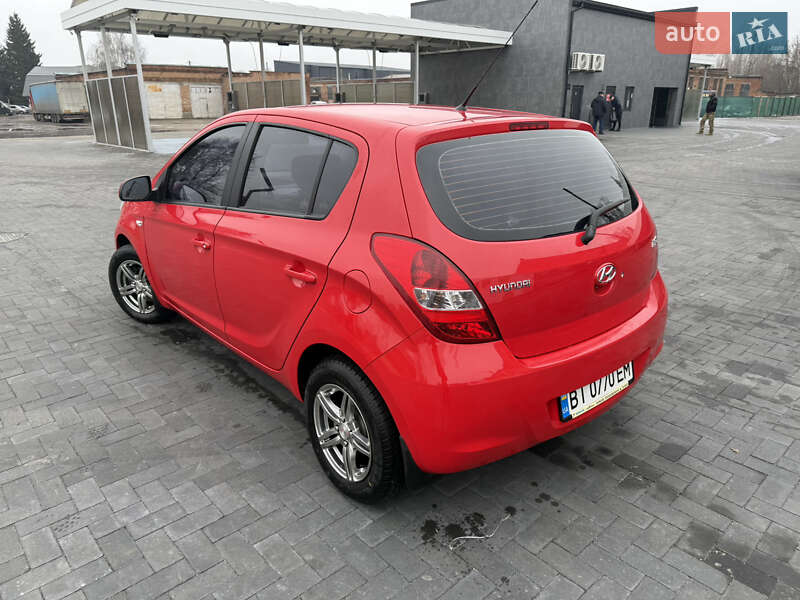 Хэтчбек Hyundai i20 2011 в Лубнах