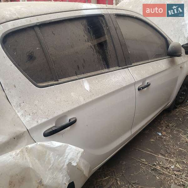 Хетчбек Hyundai i20 2013 в Полтаві фото 2 Хетчбек Hyundai i20 2013 в Полтаві