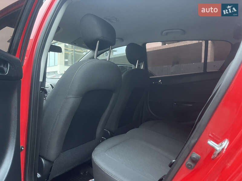 Хетчбек Hyundai i20 2011 в Мукачевому фото 15 Хетчбек Hyundai i20 2011 в Мукачевому