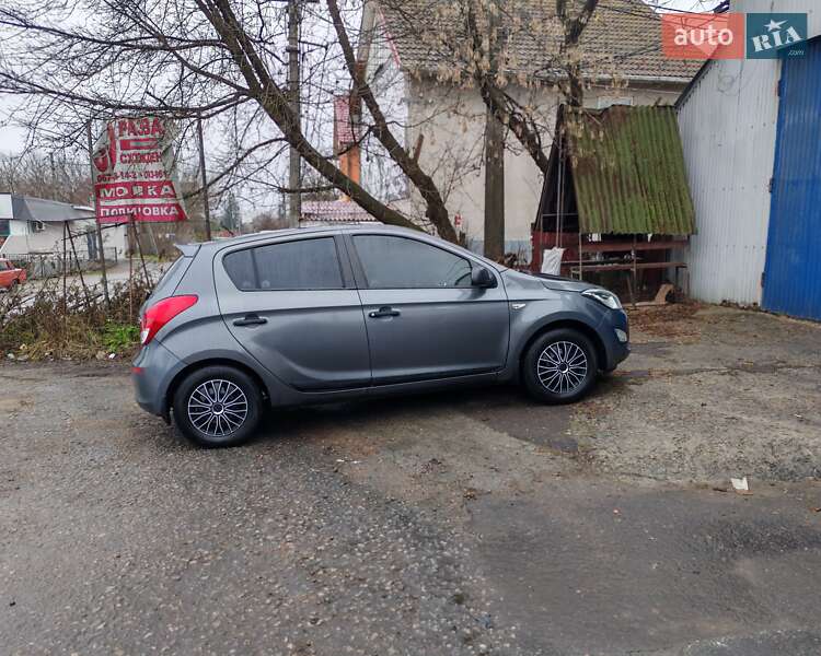 Хэтчбек Hyundai i20 2014 в Киеве фото 3 Хэтчбек Hyundai i20 2014 в Киеве