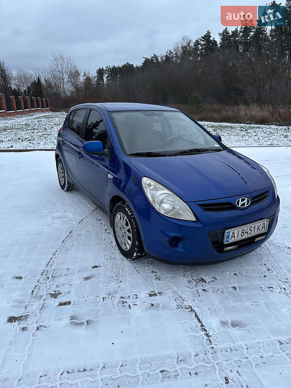 Хэтчбек Hyundai i20 2010 в Обухове