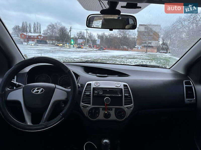 Хэтчбек Hyundai i20 2010 в Обухове