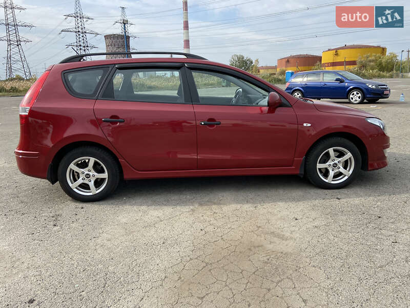 Универсал Hyundai i30 Wagon 2011 в Харькове