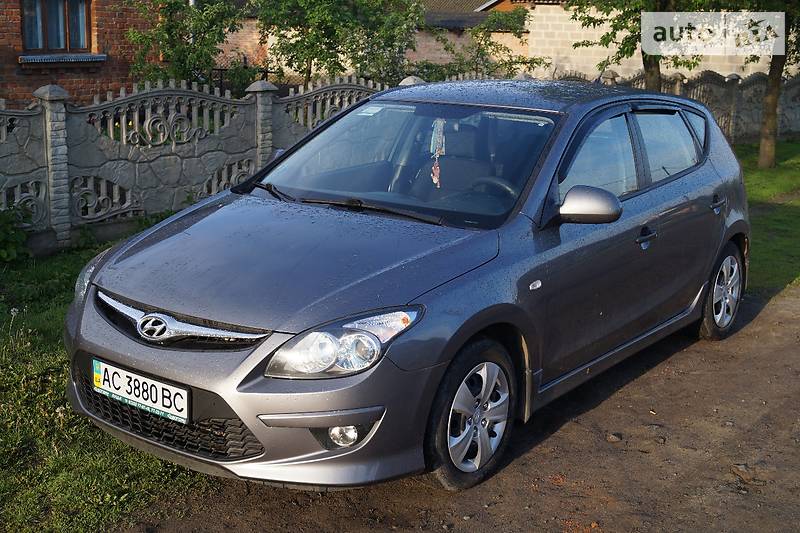 Хэтчбек Hyundai i30 2011 в Луцке