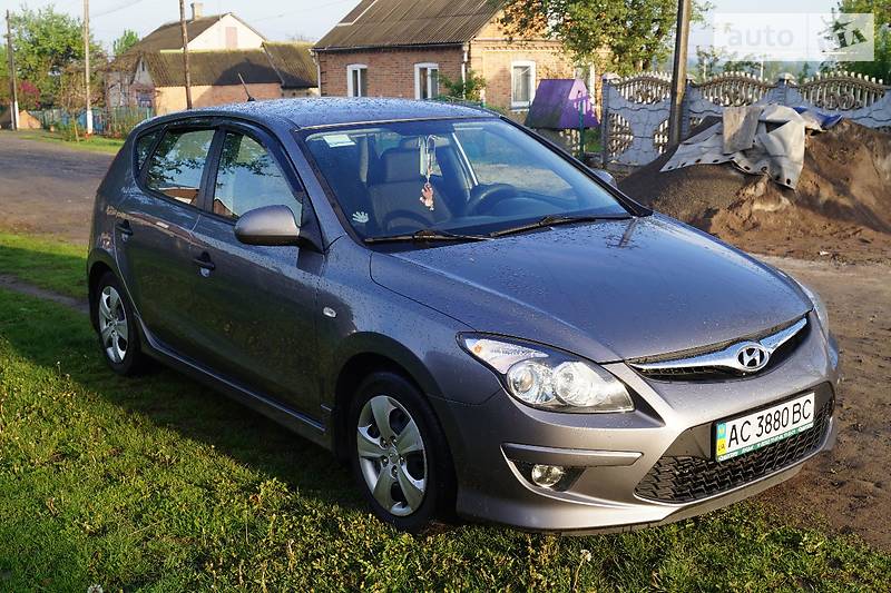 Хэтчбек Hyundai i30 2011 в Луцке