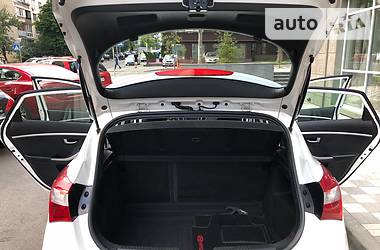 Хэтчбек Hyundai i30 2013 в 