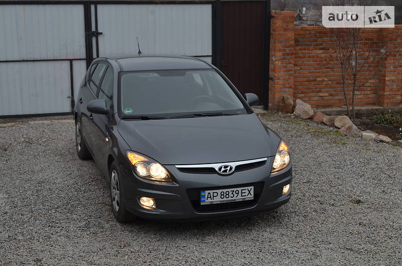 Хетчбек Hyundai i30 2009 в 
