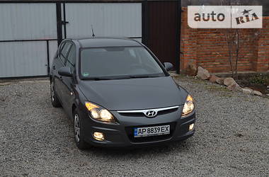 Хетчбек Hyundai i30 2009 в 