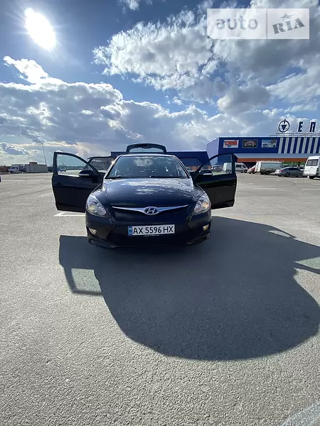 Хетчбек Hyundai i30 2011 в 