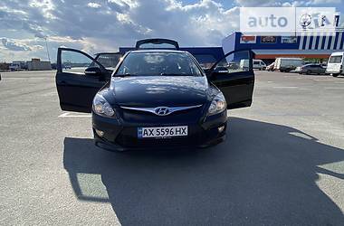 Хетчбек Hyundai i30 2011 в 