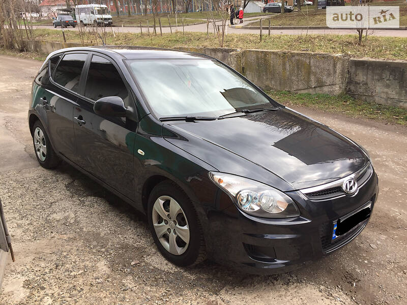 Хетчбек Hyundai i30 2010 в 