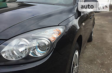 Хетчбек Hyundai i30 2010 в 