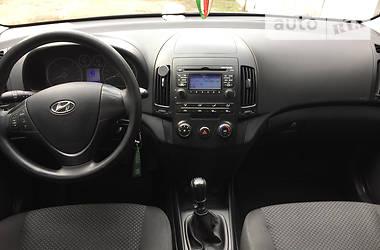 Хетчбек Hyundai i30 2010 в 