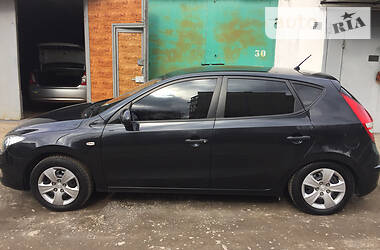 Хетчбек Hyundai i30 2010 в 