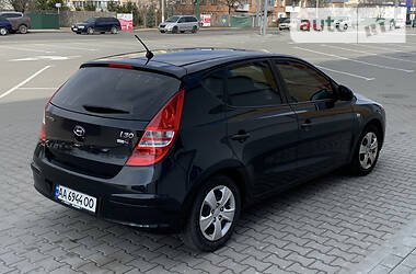 Хетчбек Hyundai i30 2010 в 