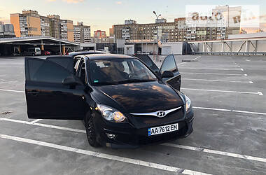 Хетчбек Hyundai i30 2011 в 