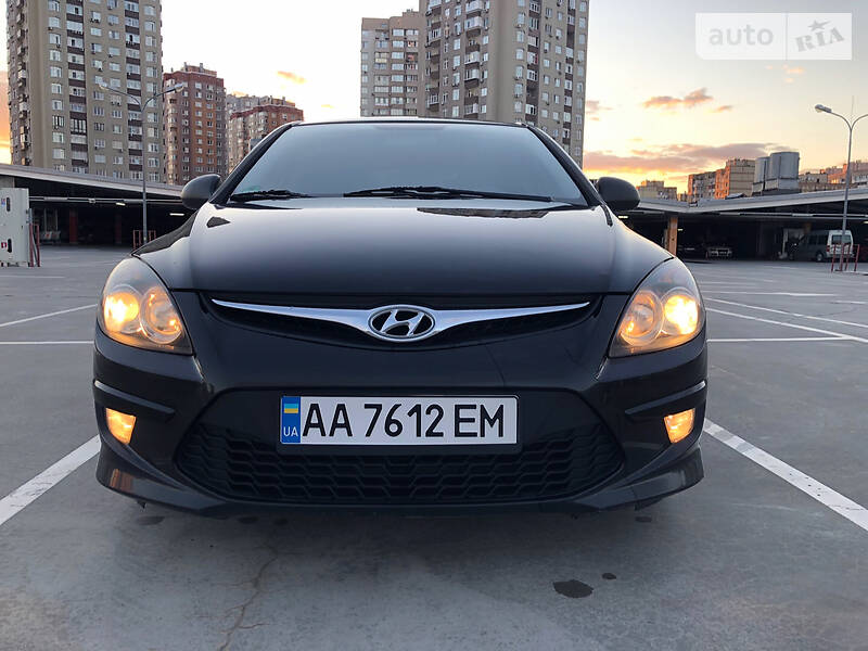 Хетчбек Hyundai i30 2011 в 
