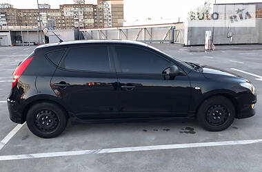 Хетчбек Hyundai i30 2011 в 