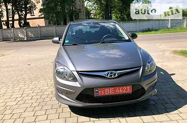 Хэтчбек Hyundai i30 2011 в Бродах