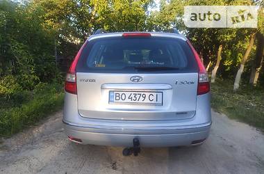 Универсал Hyundai i30 2010 в Золочеве