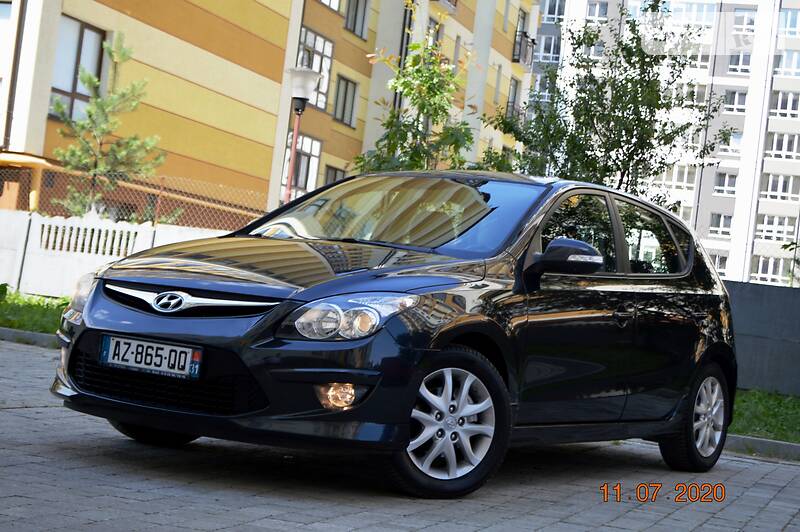 Хэтчбек Hyundai i30 2012 в Ивано-Франковске