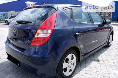 Хетчбек Hyundai i30 2010 в 