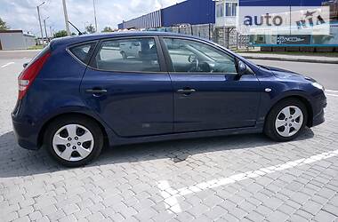 Хетчбек Hyundai i30 2010 в 