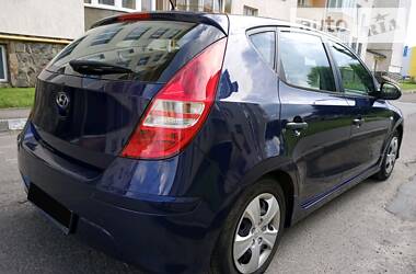 Хетчбек Hyundai i30 2010 в 