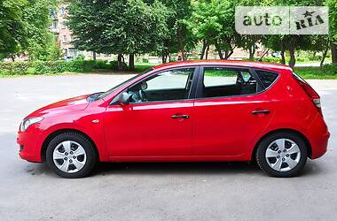 Хэтчбек Hyundai i30 2009 в Староконстантинове