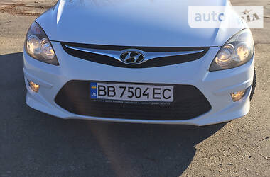 Хэтчбек Hyundai i30 2010 в Лисичанске