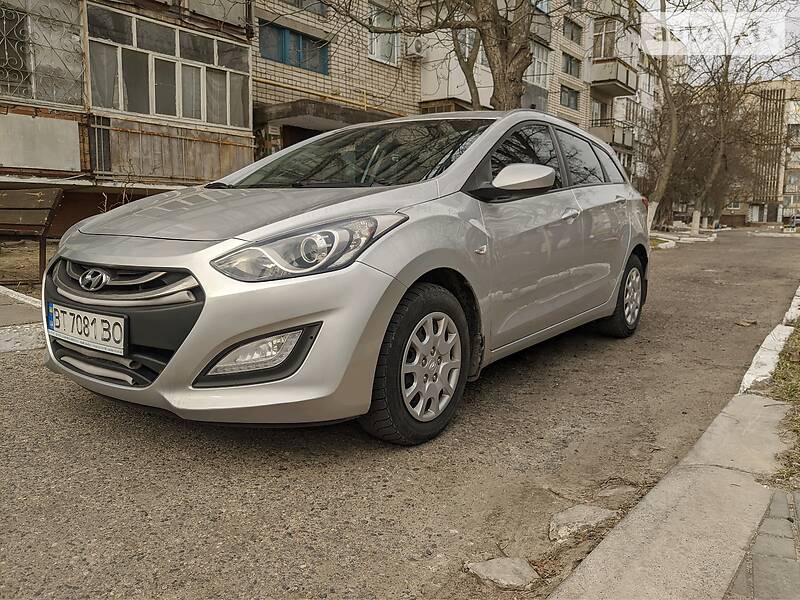 Универсал Hyundai i30 2013 в Олешках