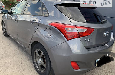 Хэтчбек Hyundai i30 2013 в Ужгороде